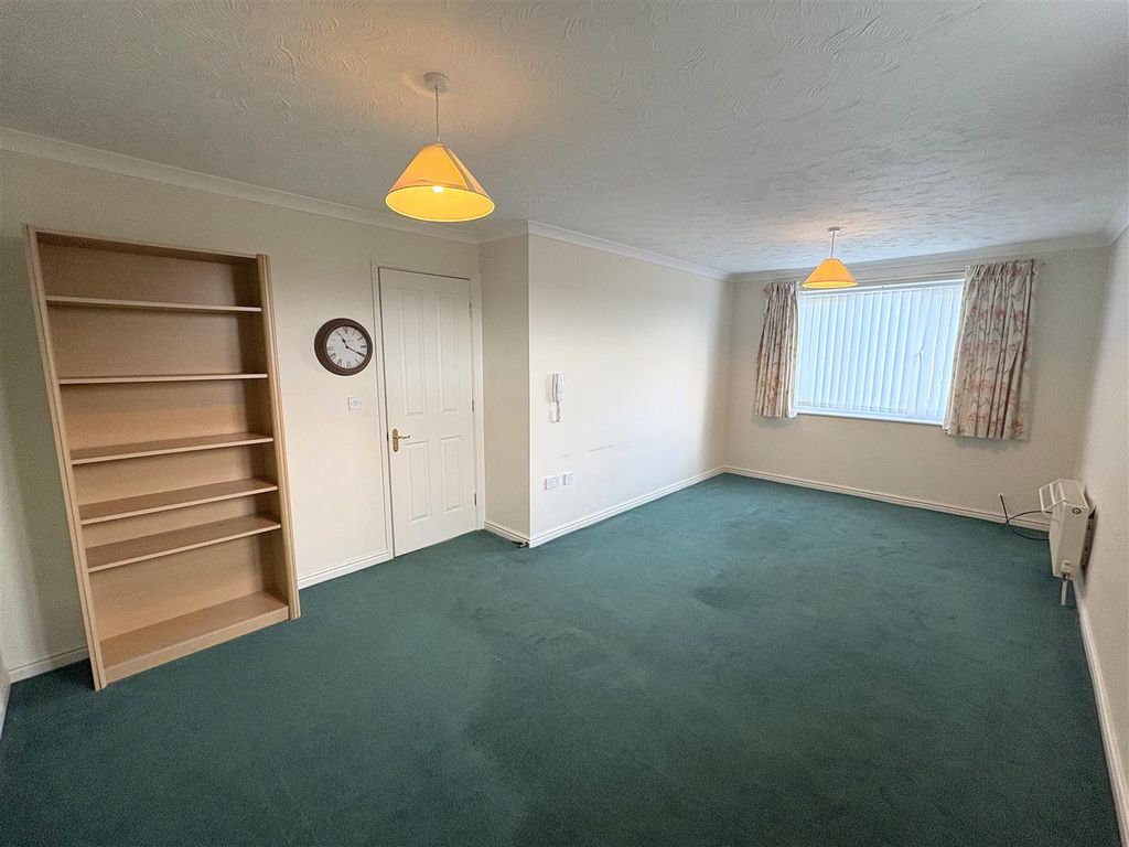 Property photo 3 of 9 Lounge/Diner