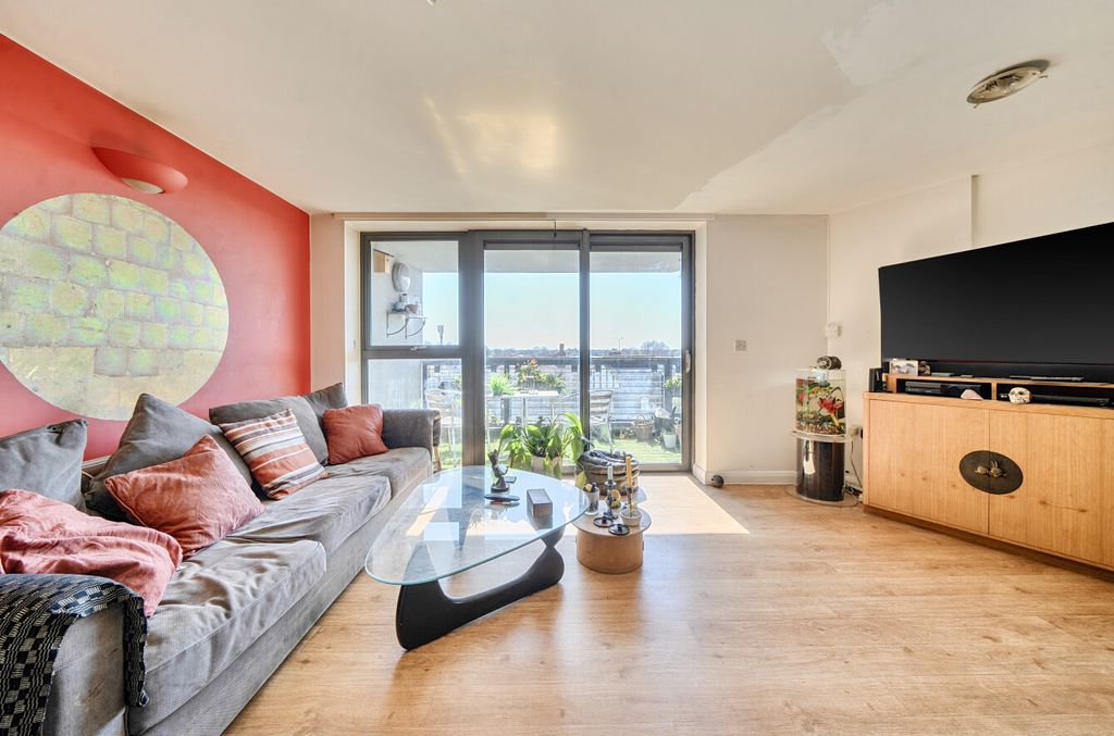 Property photo 2 of 16 1425266-1-69ba911...