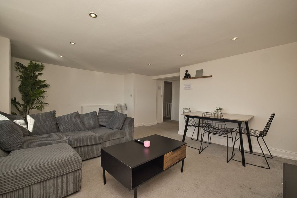 Property photo 2 of 8 Picture 2