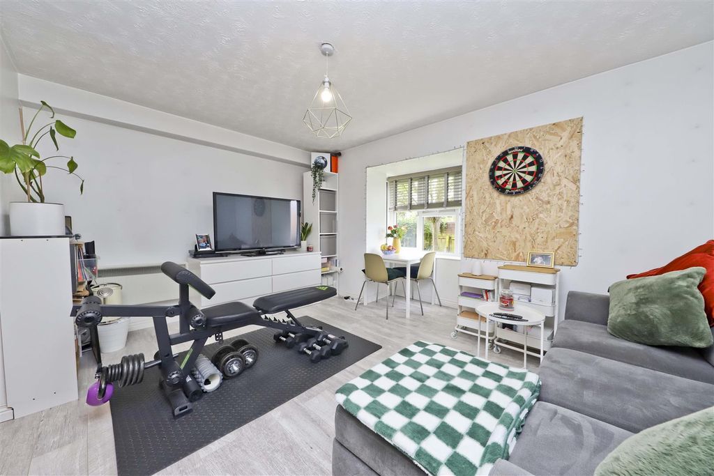 Property photo 3 of 9 Living Room