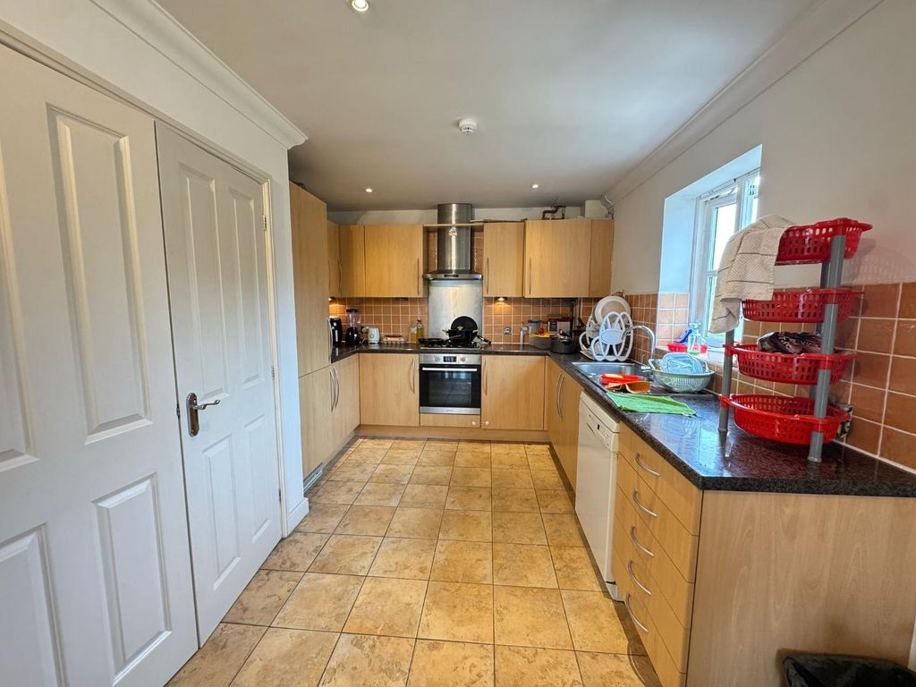 Property photo 3 of 12 Kitchen 2.Jpeg