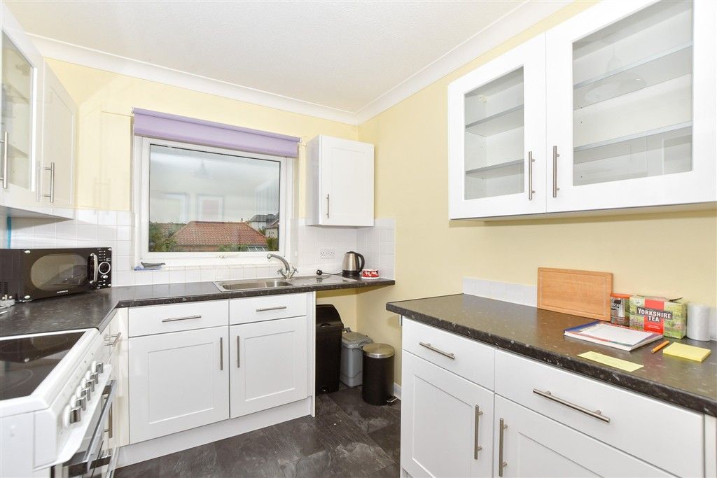 Property photo 3 of 18 Kitchen