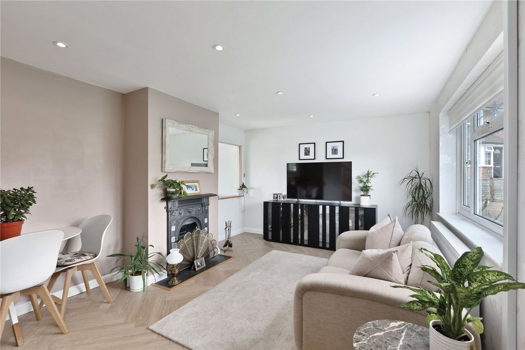 Property photo 3 of 16 Sitting Room