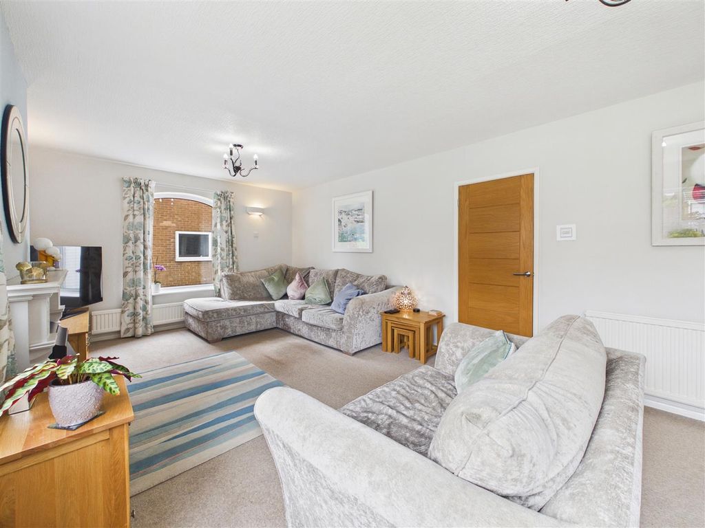 Property photo 3 of 22 Cam05476G0-Pr0204-Still011.Jpg