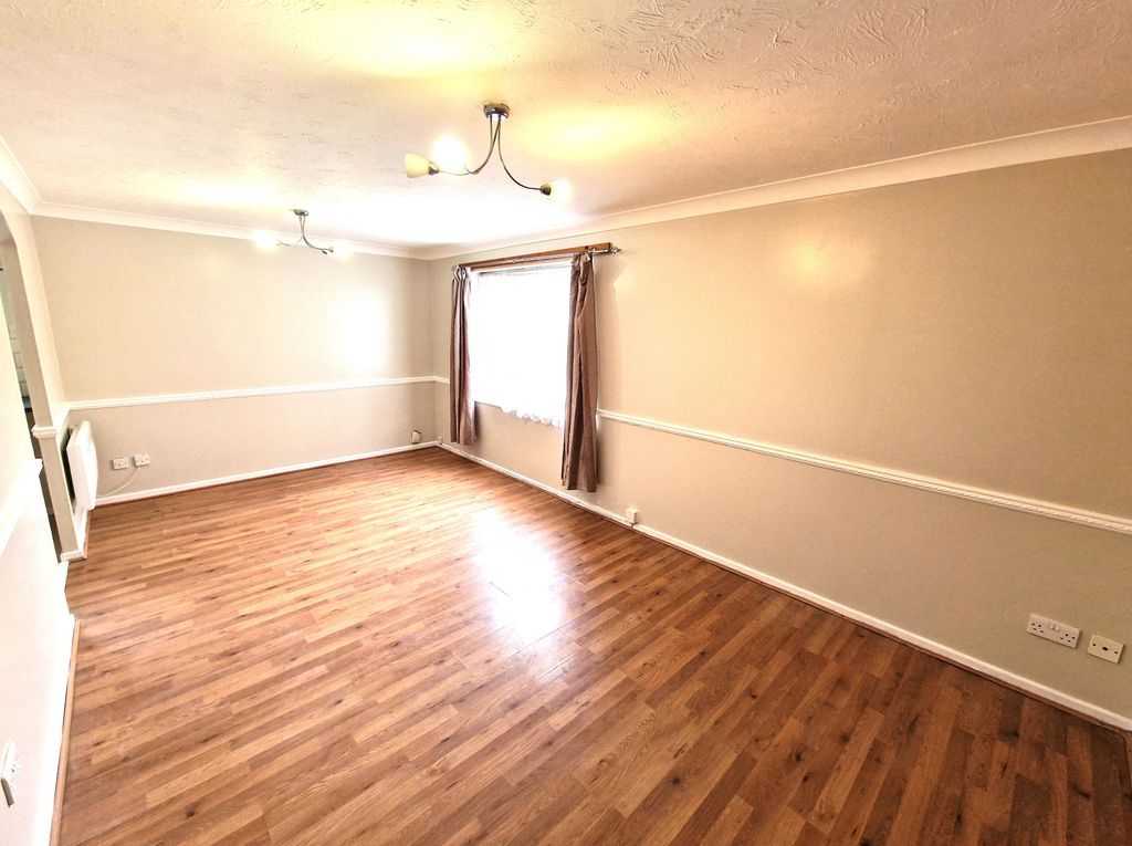 Property photo 1 of 10 One Bedroom Ground Floor Flat Available To Rent Located In The Ridings Of Luton