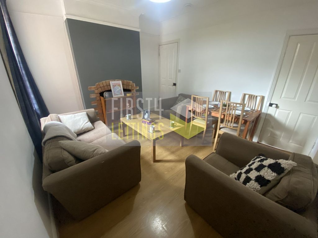 Property photo 3 of 12 Photo 8