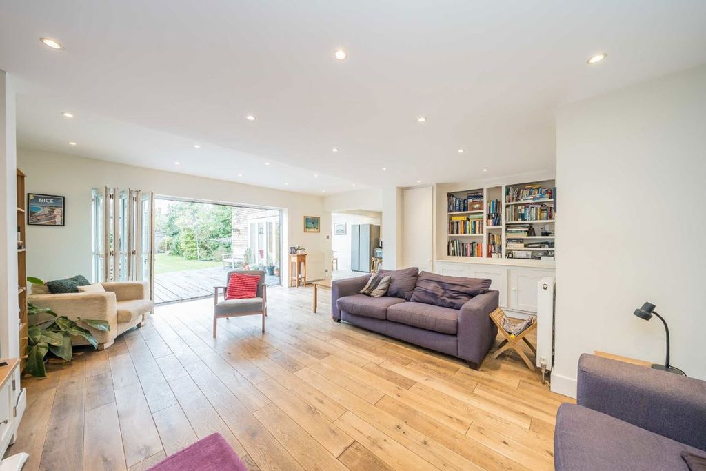 Property photo 3 of 10