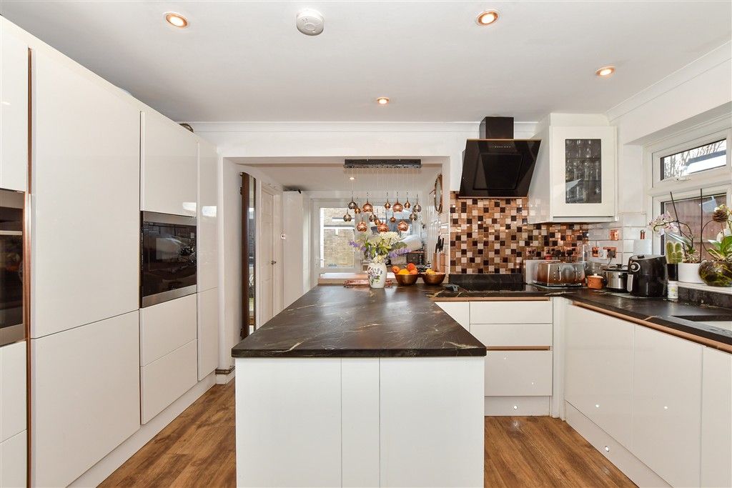 Property photo 2 of 12 Kitchen