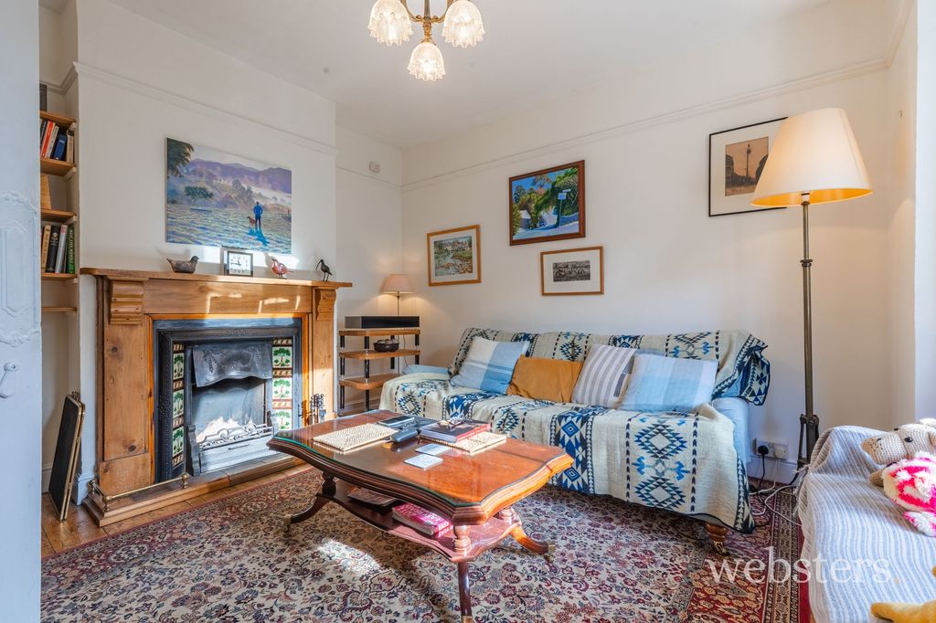 Property photo 2 of 33