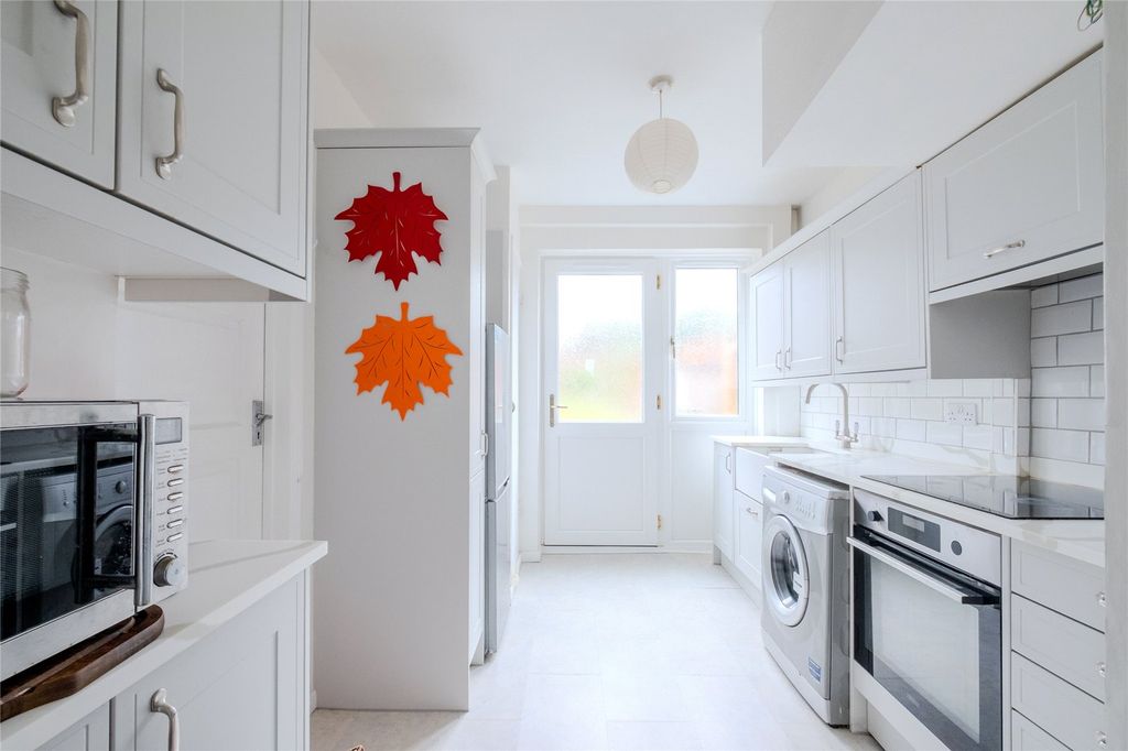 Property photo 2 of 9 Picture No. 15