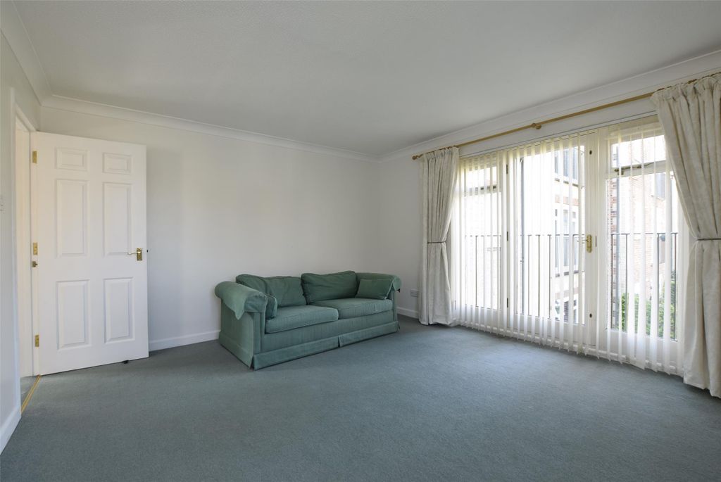 Property photo 3 of 5 Living Room