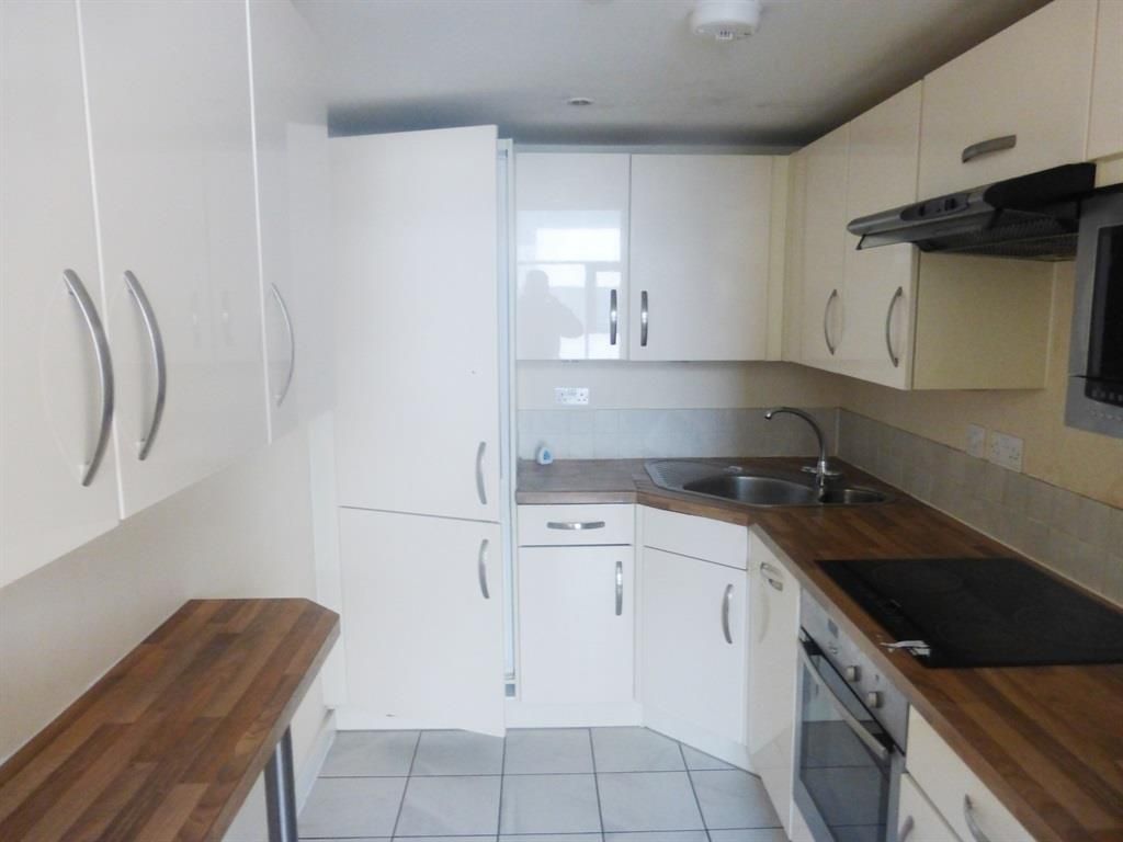 Property photo 2 of 5 Kitchen