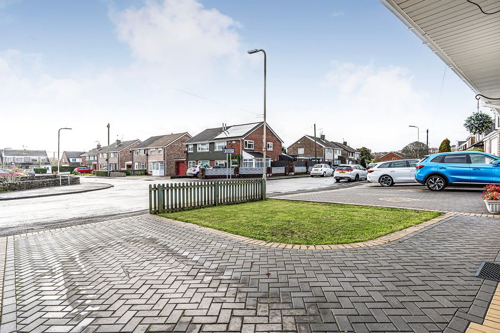 Property photo 2 of 24