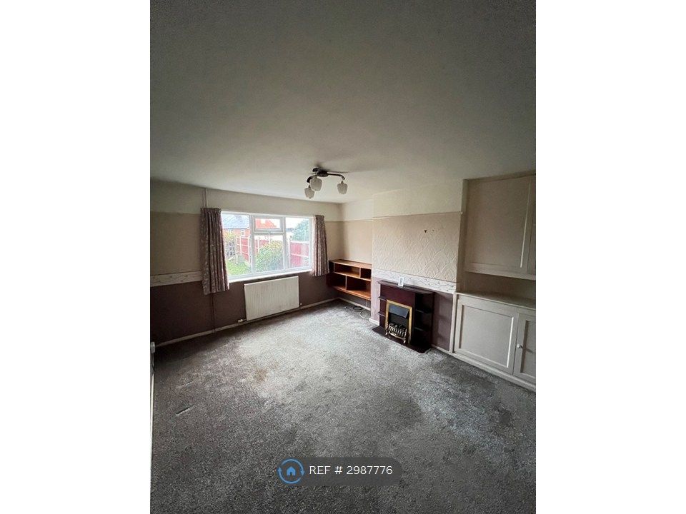 Property photo 3 of 11 Living Room