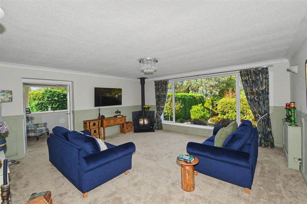 Property photo 3 of 21 Sitting Room