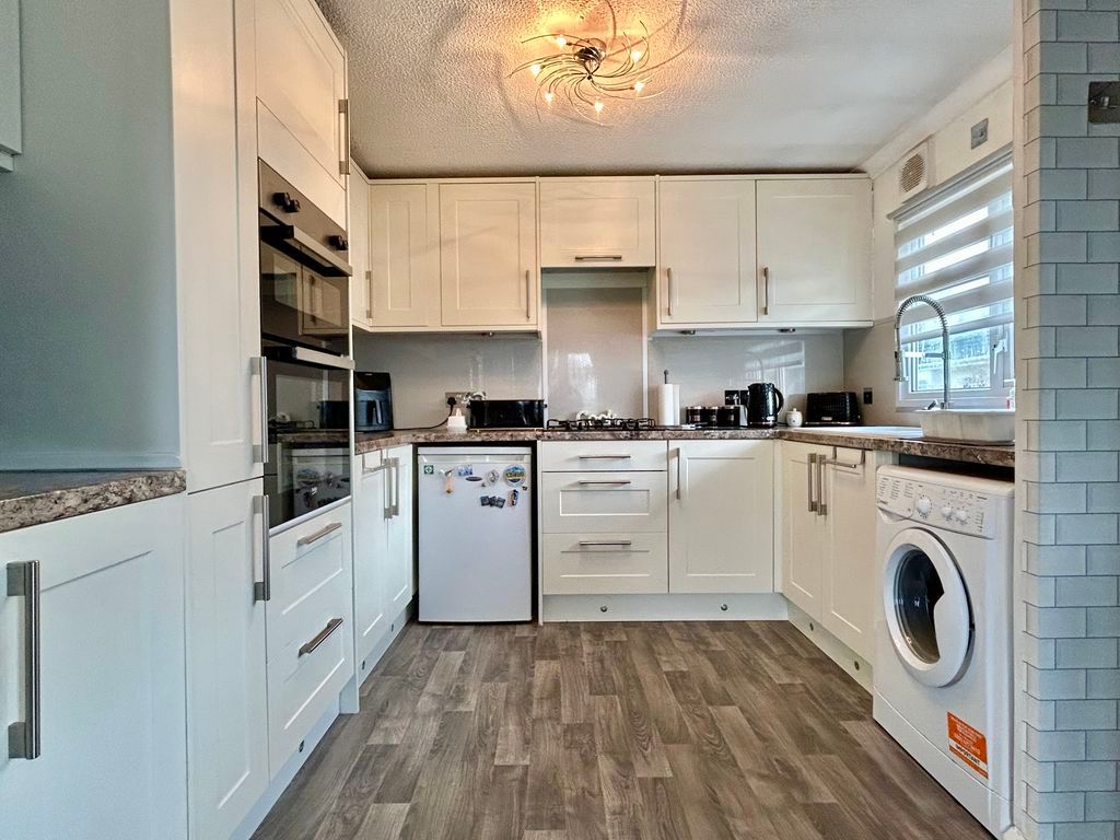 Property photo 2 of 13 Kitchen