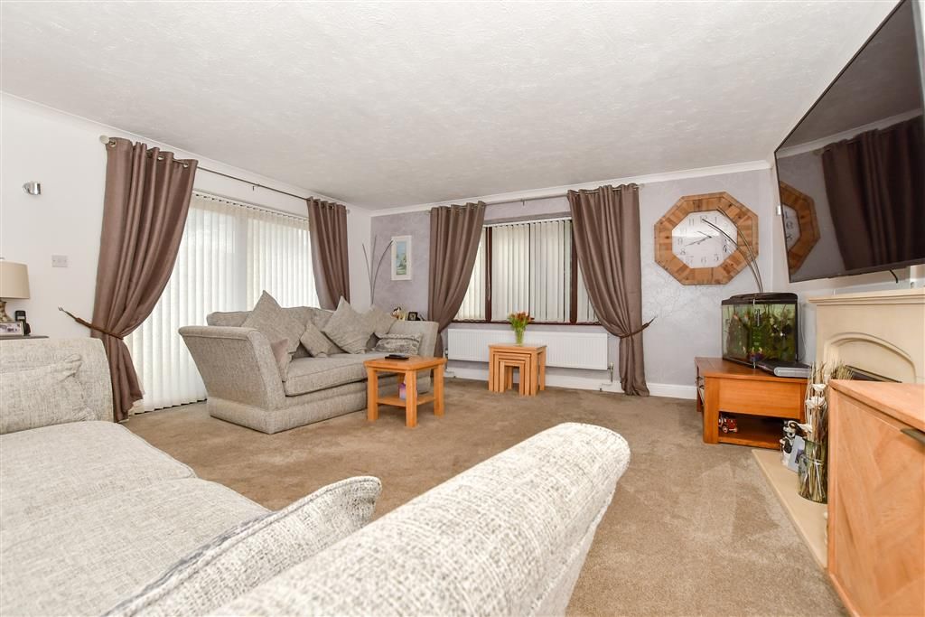 Property photo 2 of 13 Lounge