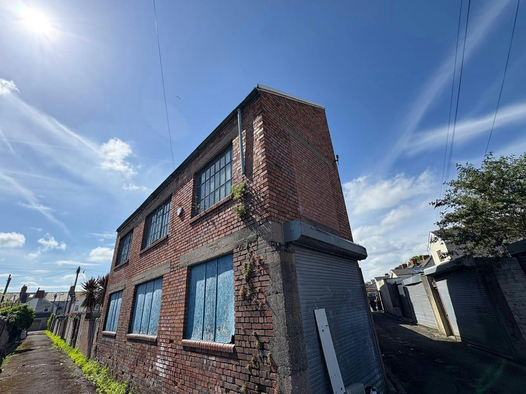 Property photo 1 of 6 2B4E27F6-Ef50-4B9F-Bb22-27Ac128E89E6.Jpg