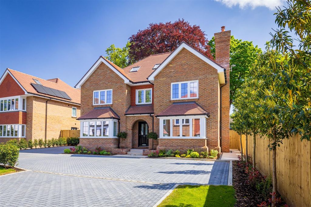 Property photo 1 of 28 Clandon House