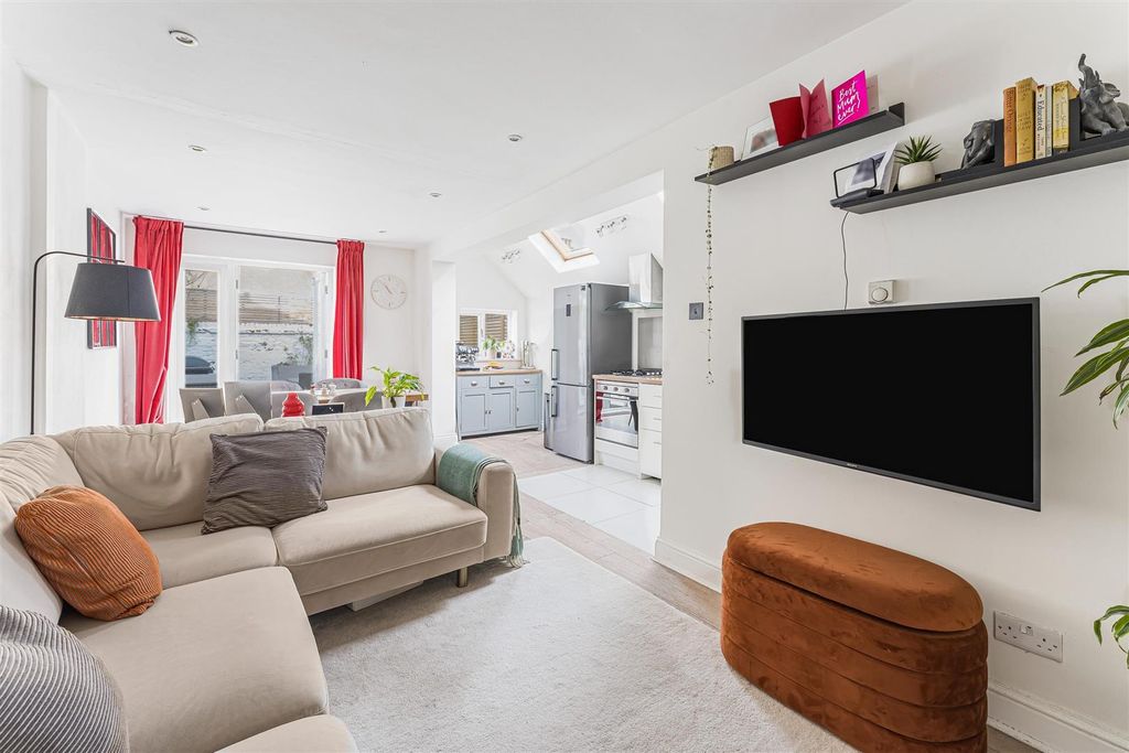 Property photo 2 of 11 9.Jpg