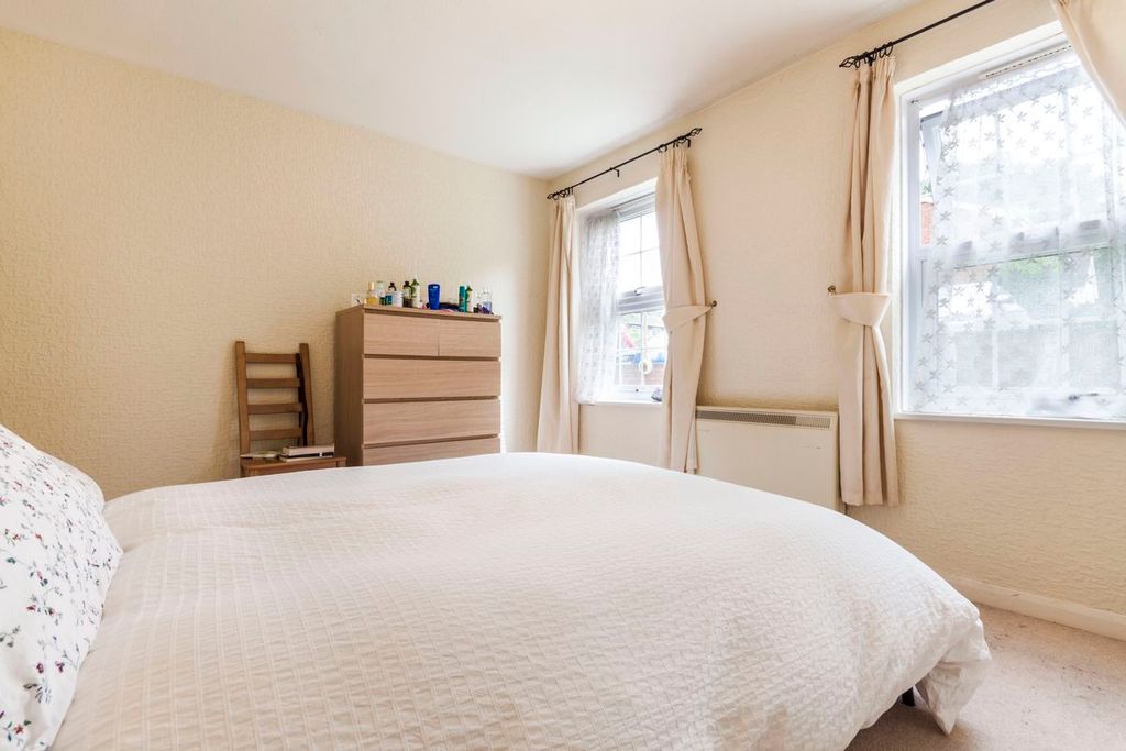 Property photo 3 of 9 ee8Bfd2B-1cc6-4813-8