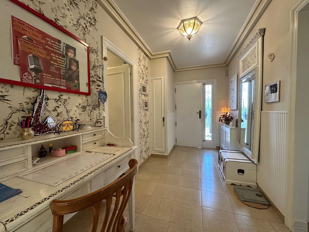 Property photo 2 of 50