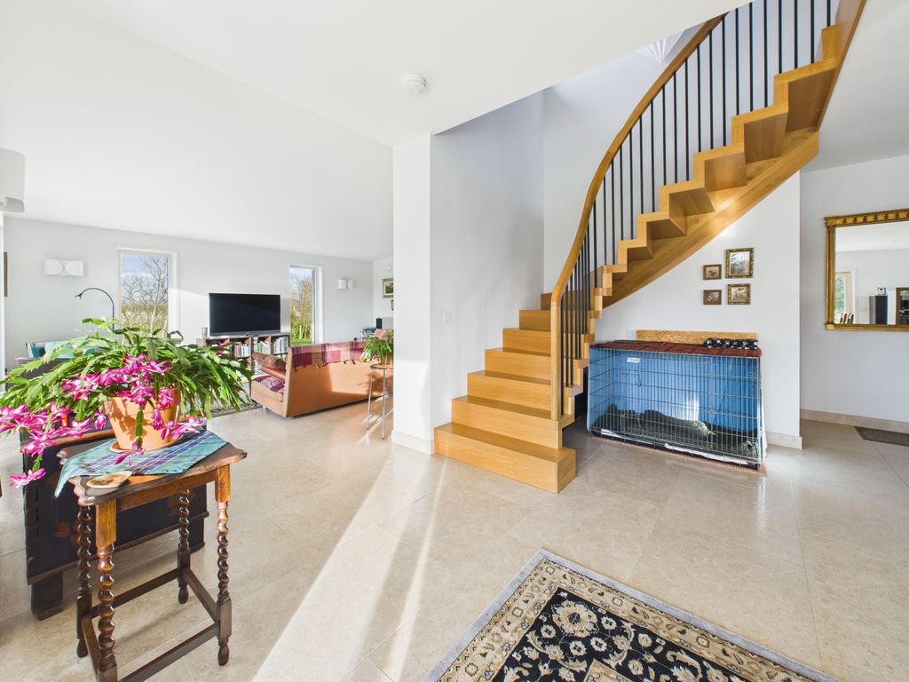 Property photo 3 of 32