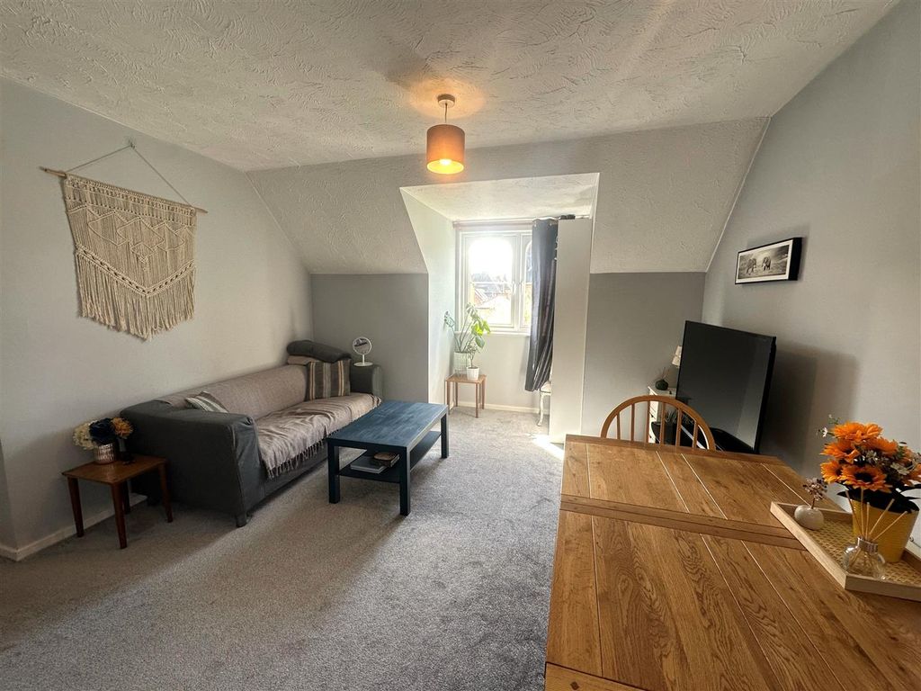 Property photo 3 of 8 Coopers Estate Agents