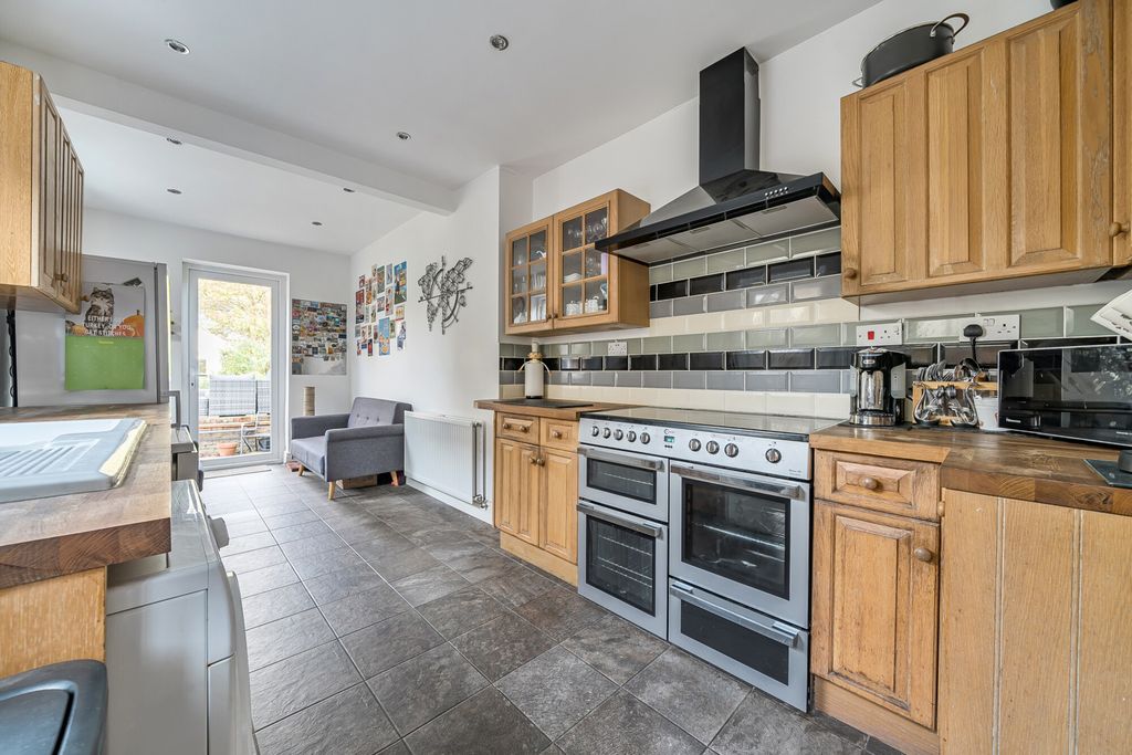 Property photo 3 of 22 Kitchen