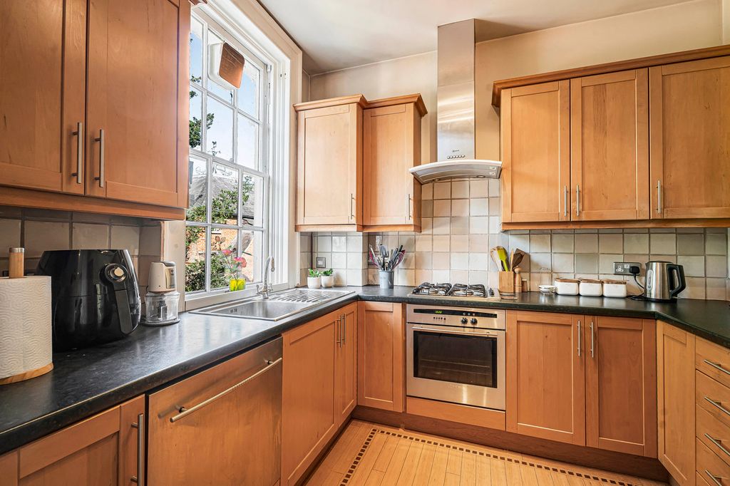 Property photo 3 of 28 Kitchen