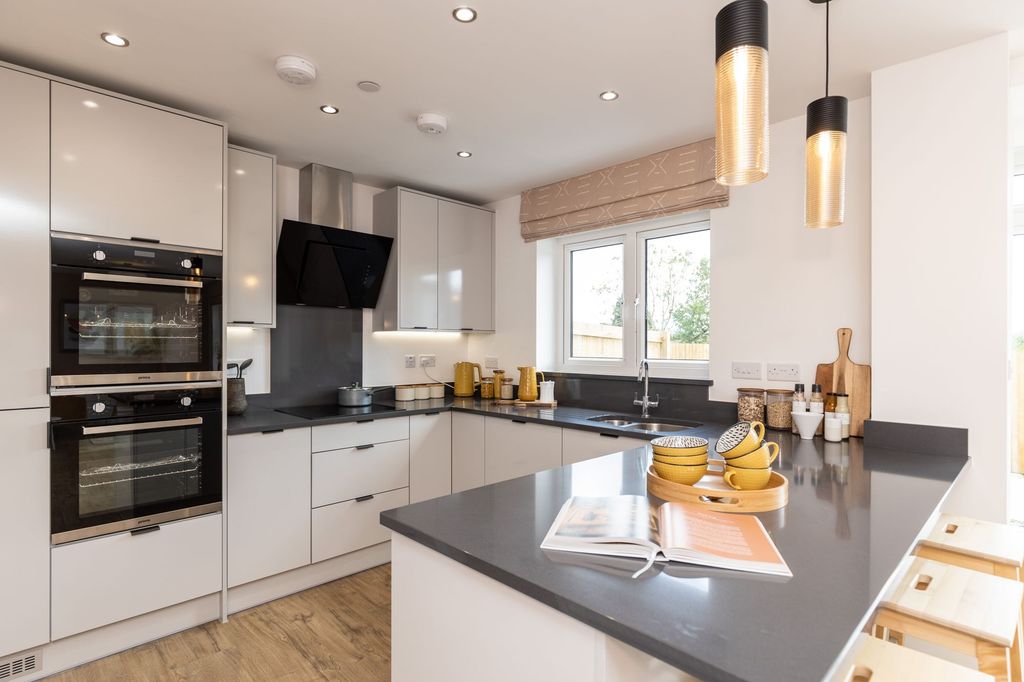 Property photo 2 of 14 Kitchen