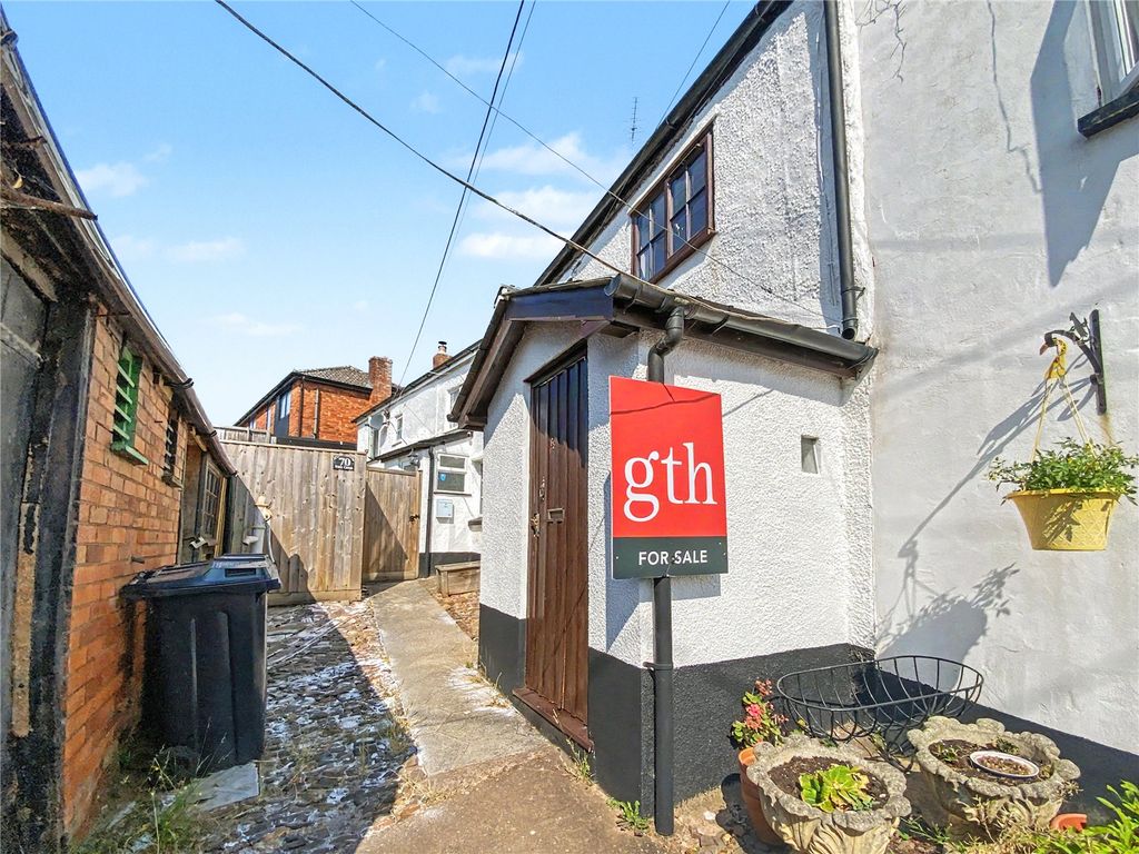 Property photo 1 of 11 68 Exeter Road