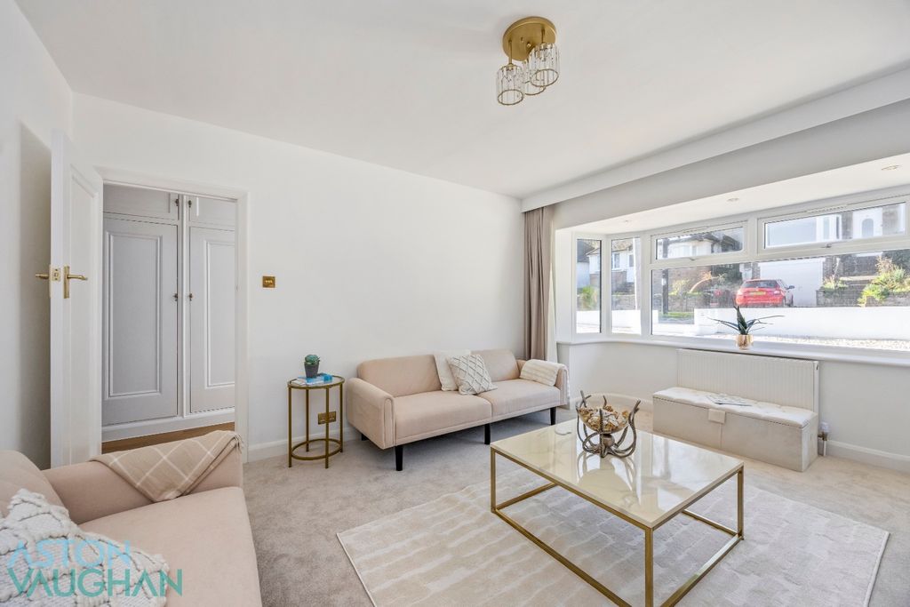 Property photo 3 of 39 4701304