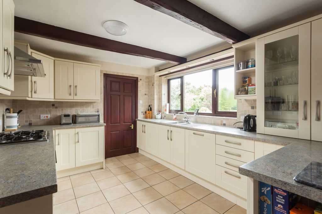 Property photo 3 of 18 Kitchen