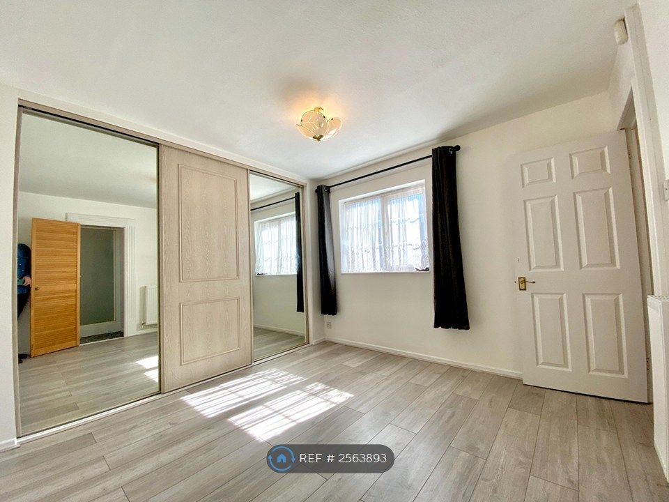 Property photo 2 of 35