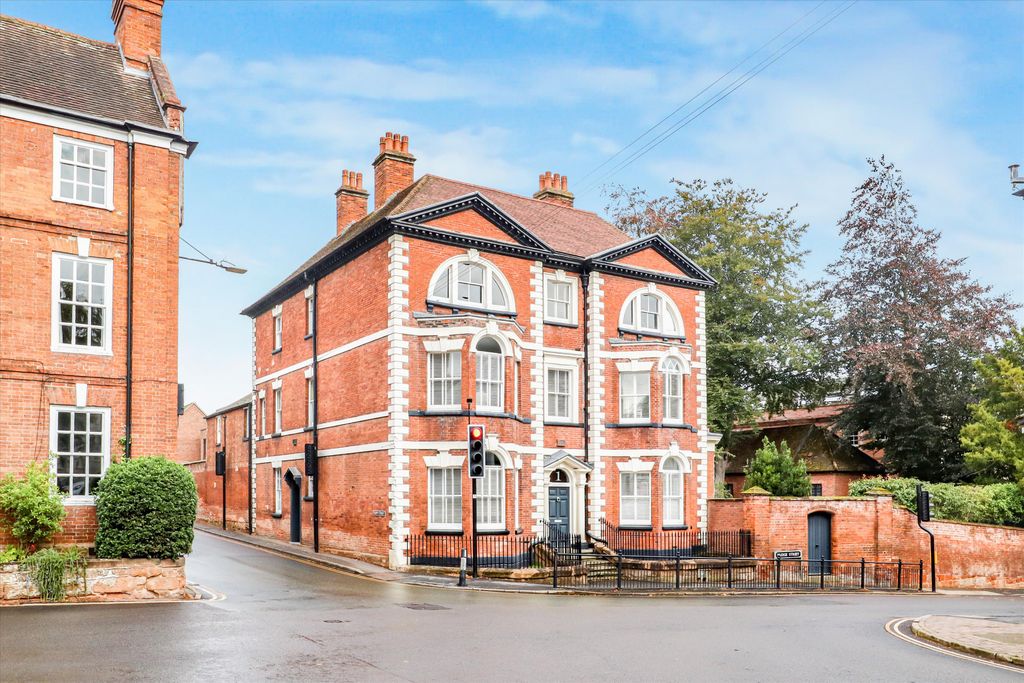 Property photo 1 of 34 Image