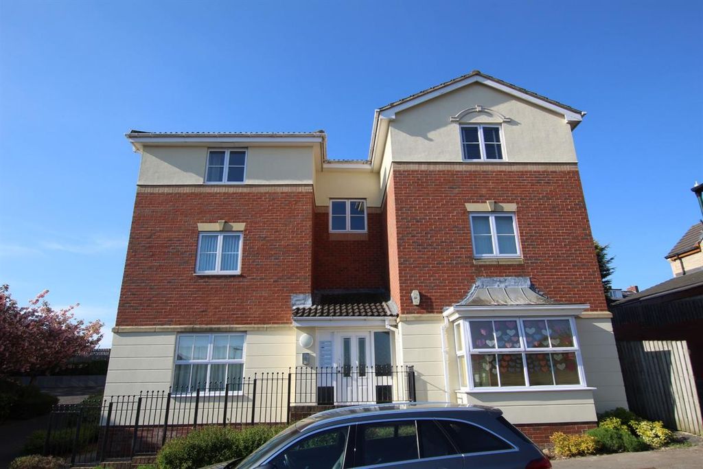 Property photo 3 of 18