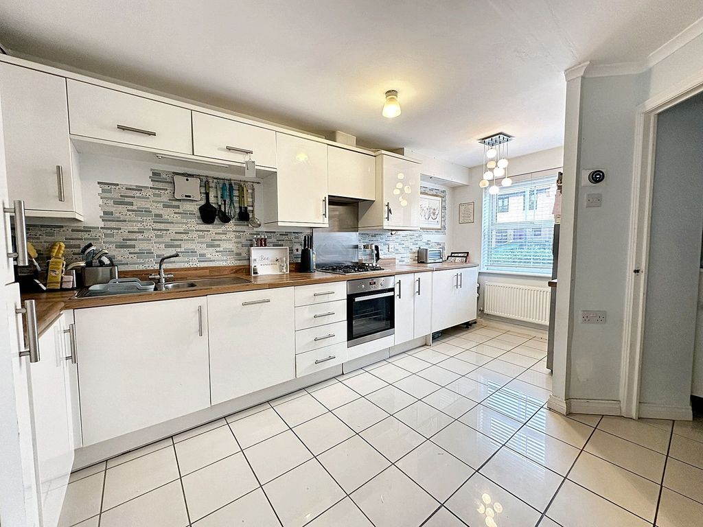 Property photo 3 of 14 Kitchen/Diner