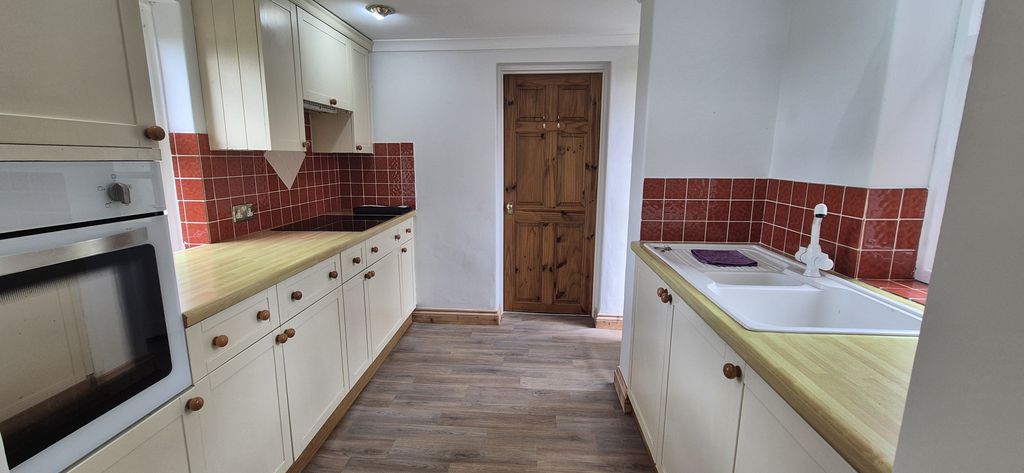 Property photo 2 of 8 Kitchen