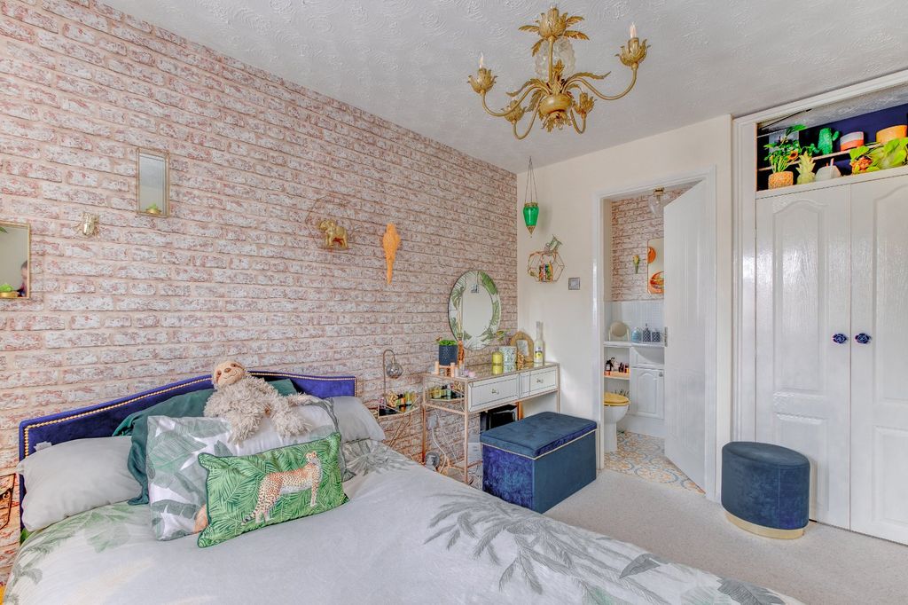 Property photo 3 of 22 Picture No. 04