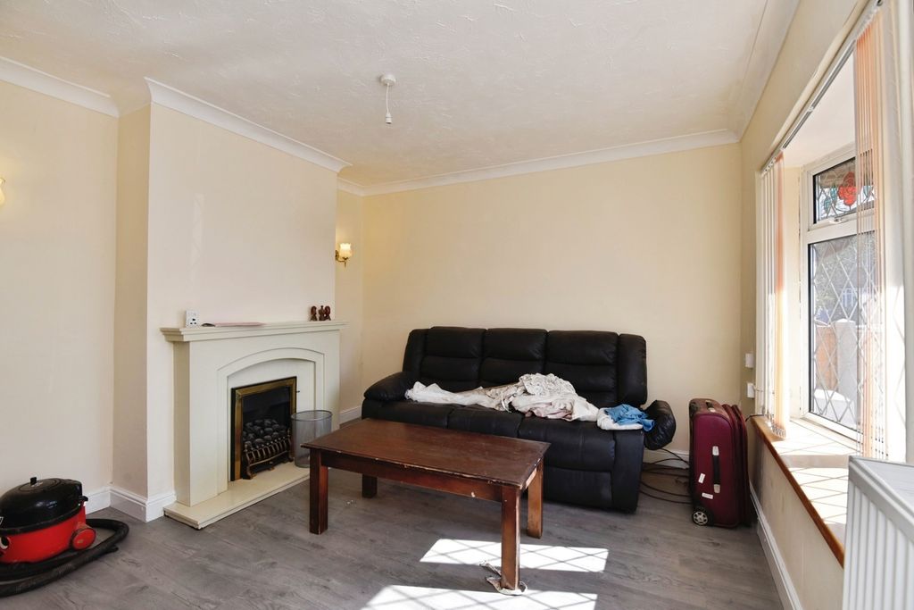 Property photo 3 of 17 Photo