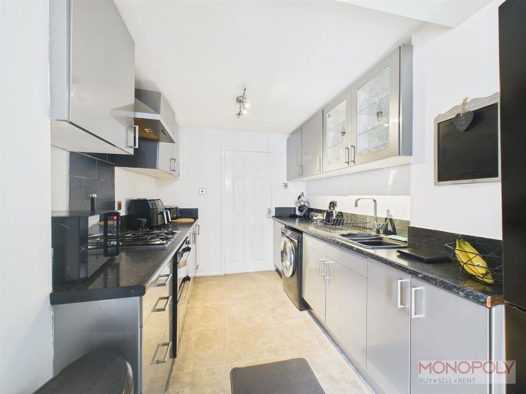 Property photo 3 of 15 Kitchen