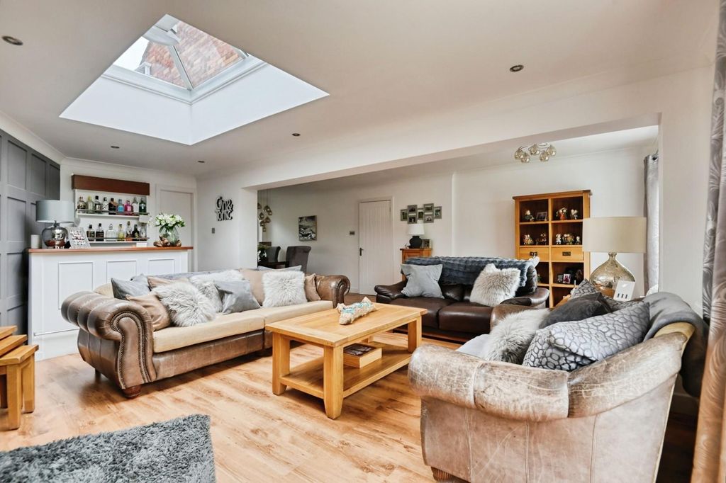 Property photo 1 of 34 47Bcom13.Jpg