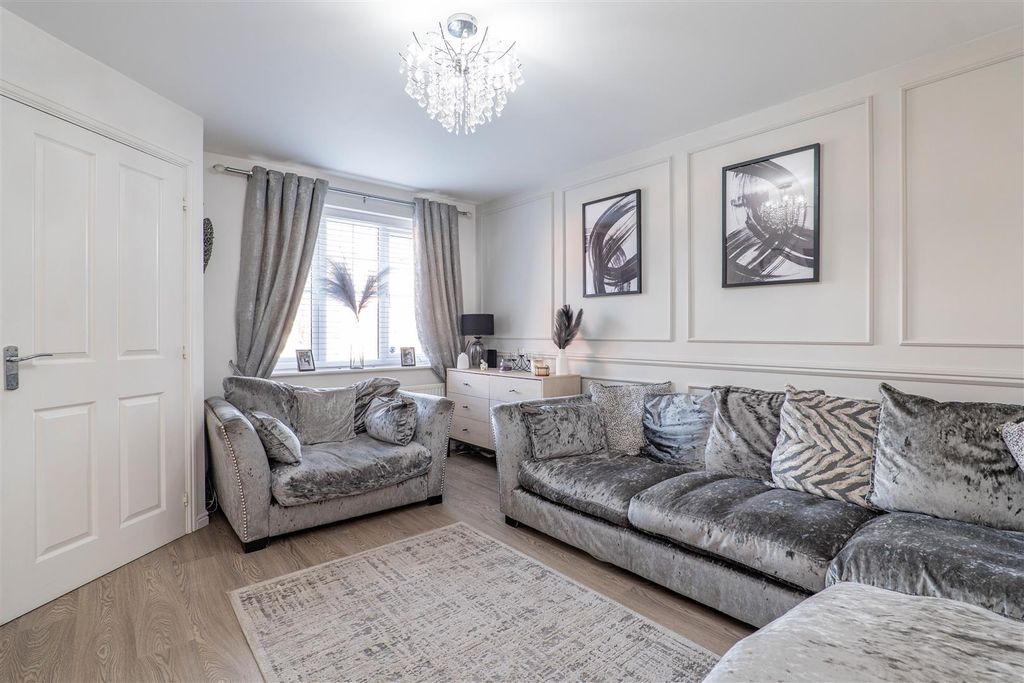 Property photo 2 of 21 Lounge