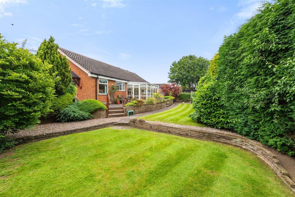 Property photo 2 of 19 6 Cawdon Grove - 9.Jpg