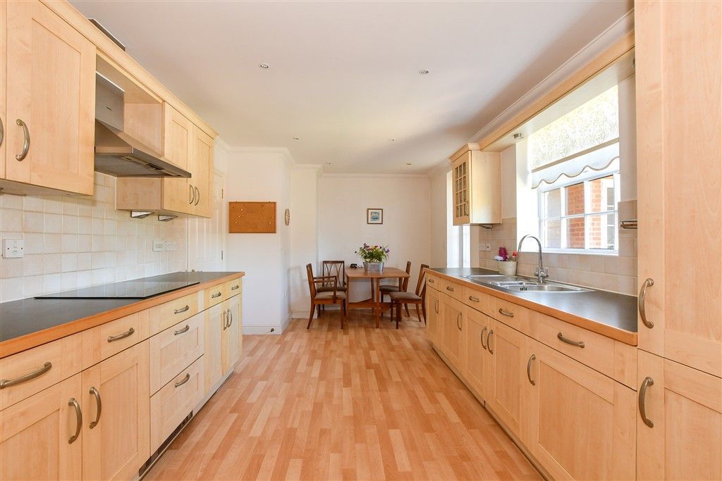 Property photo 3 of 12 Kitchen