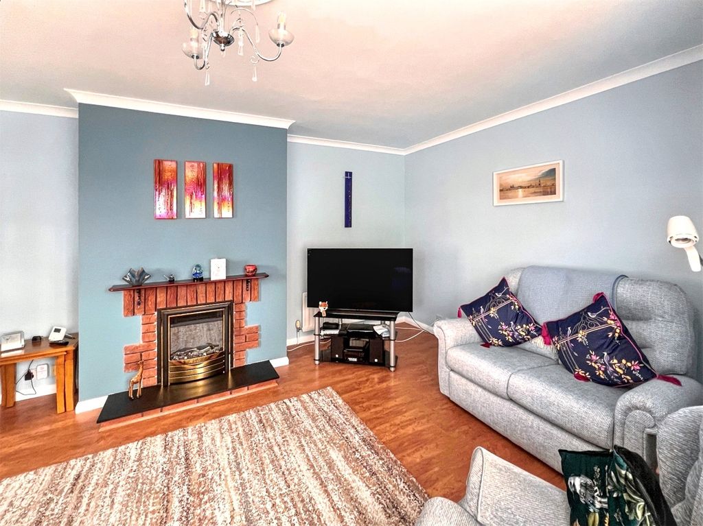 Property photo 2 of 18 Picture No. 13