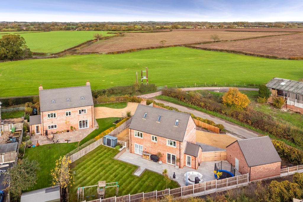 Property photo 3 of 33 Aerial 2