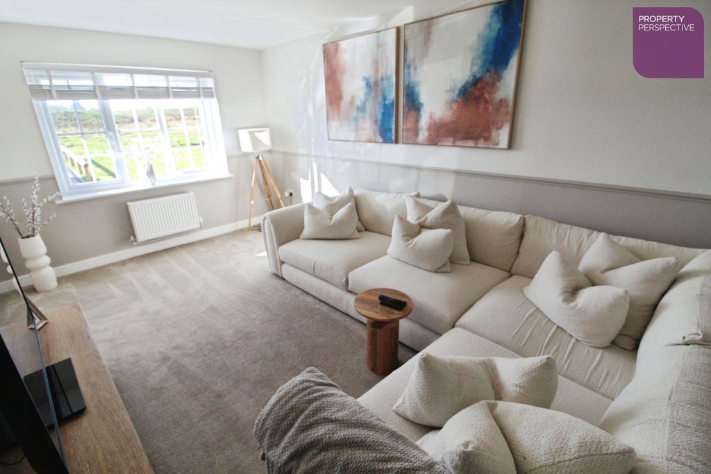 Property photo 2 of 15 Lounge