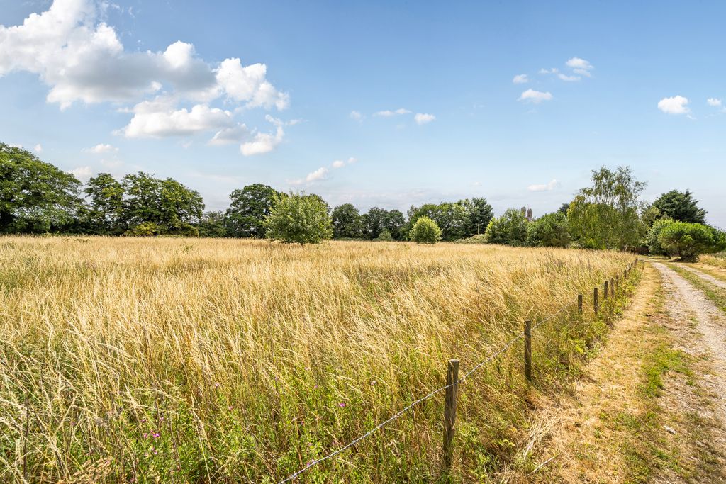 Property photo 1 of 6 13207041686E91305c1A9